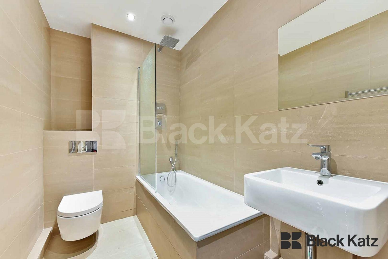 Stunning views, stylish & contemporary with balcony & roof terraces.  The Pioneer Building, Newington Causeway, Borough